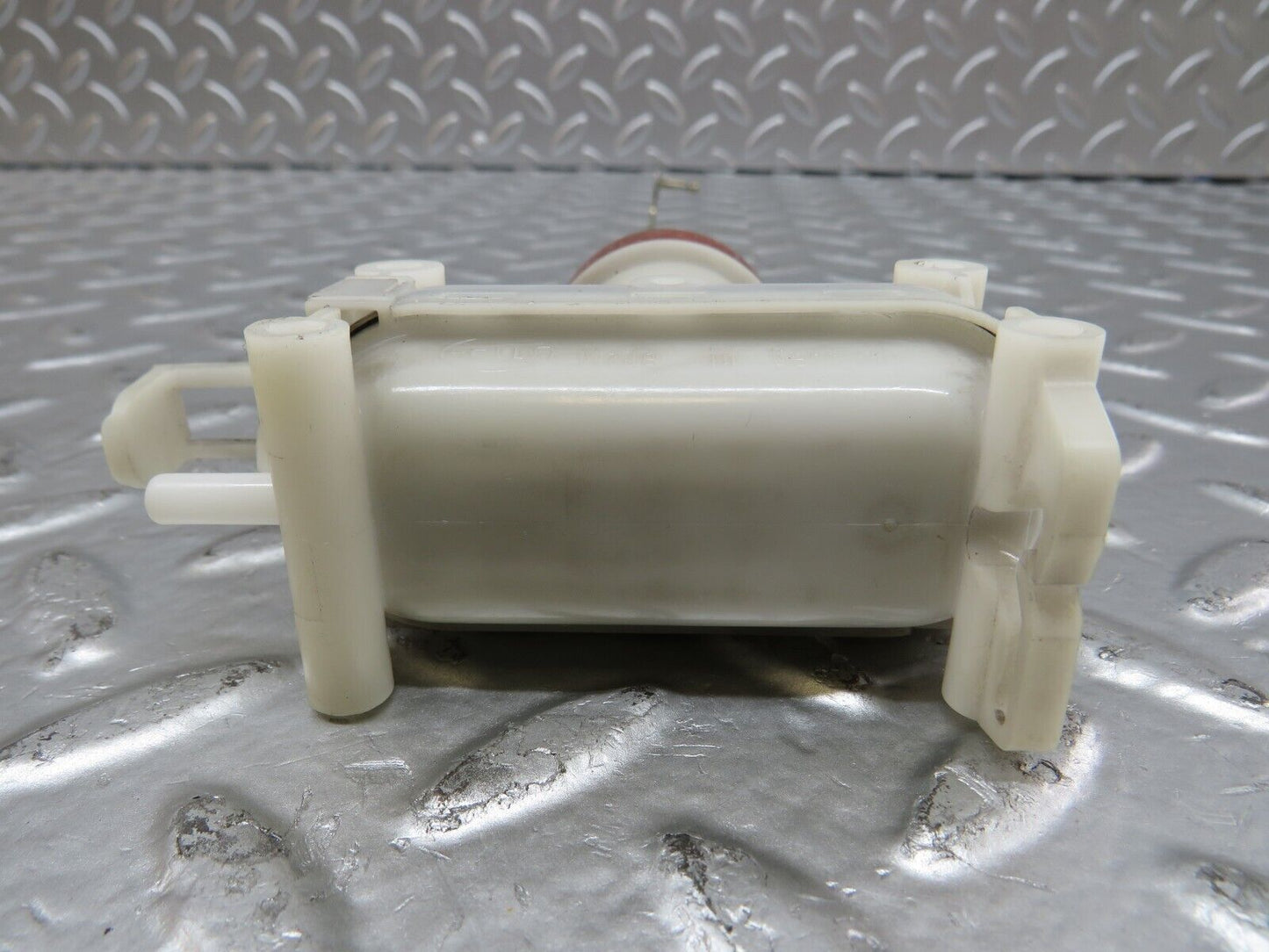 25316 Mercedes-Benz W201 190D Trunk Lock Vacuum Actuator