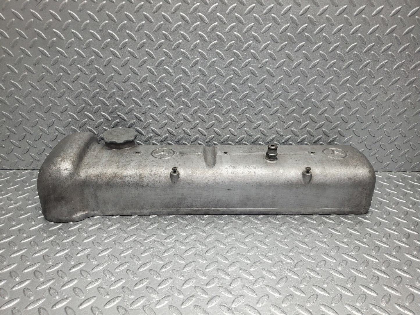 W112 cylinder head cover used OEM