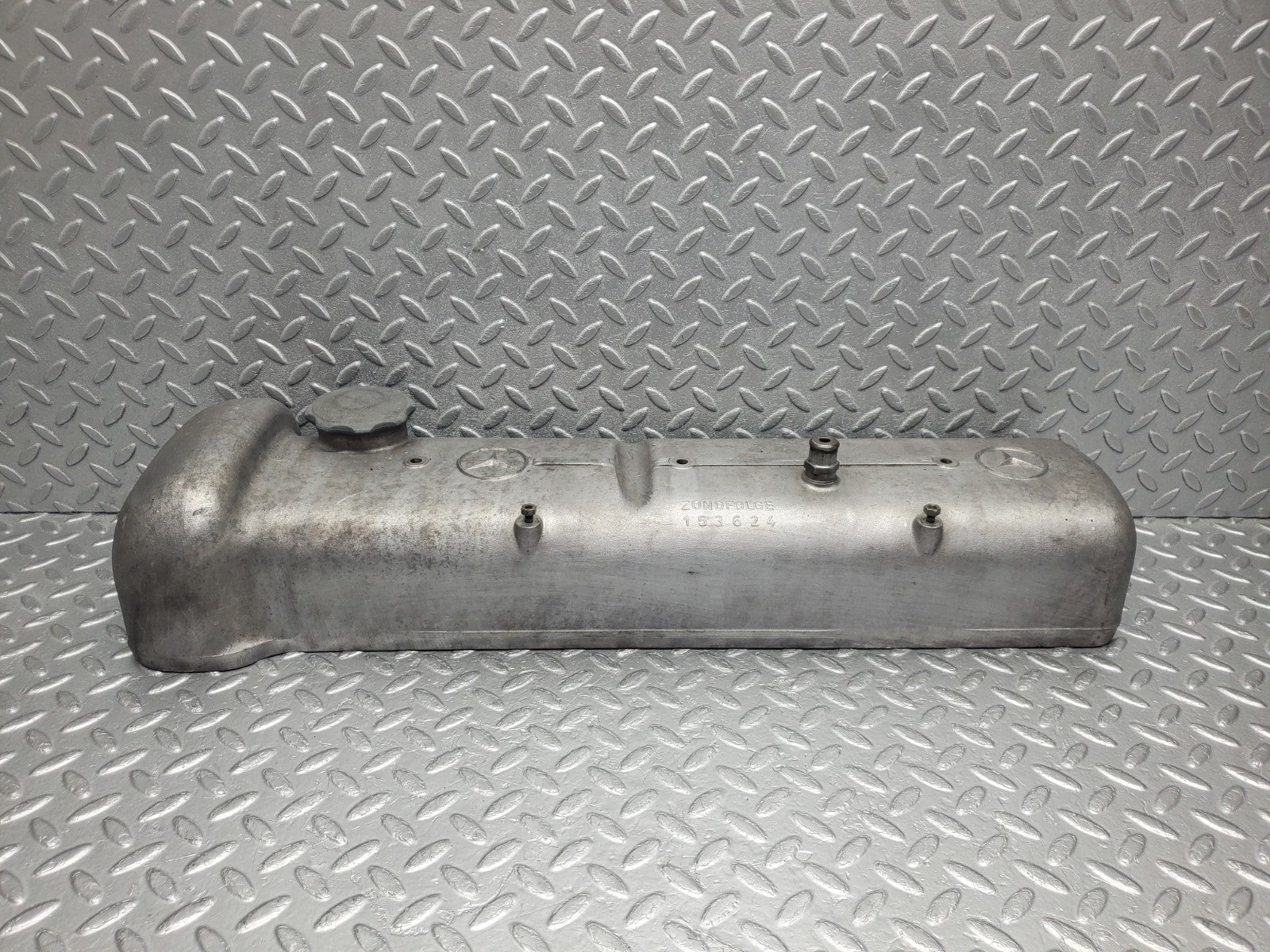 W112 cylinder head cover used OEM