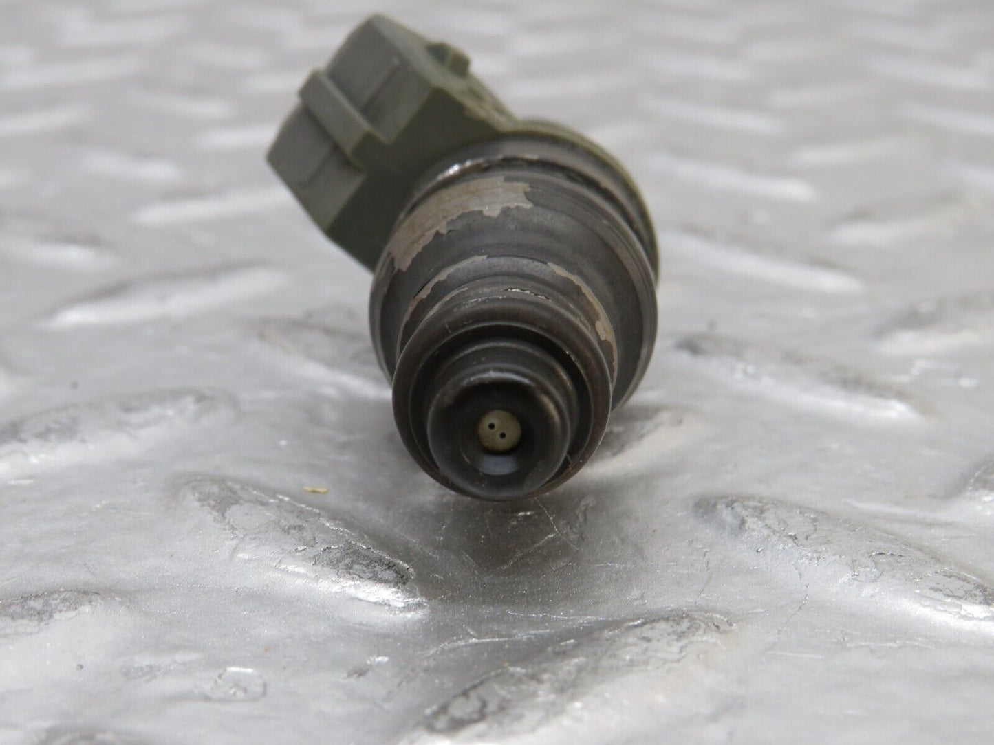 26715 Mercedes-Benz C124 220CE Coupe Fuel Injector Bosch 0000787323 0280155209