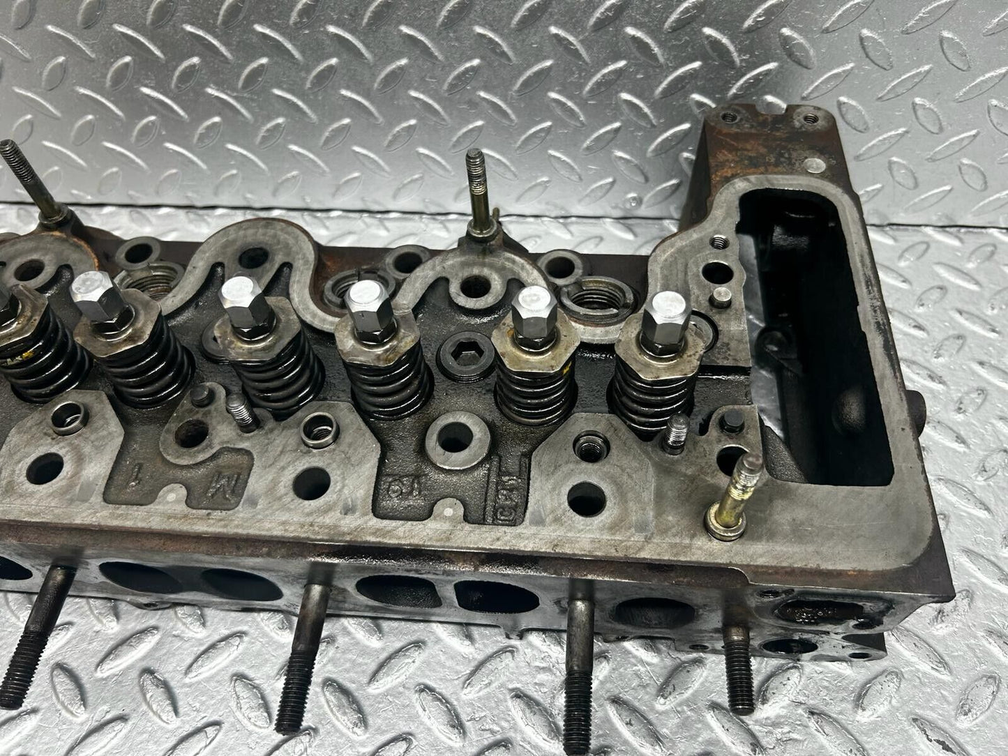 40643 Mercedes-Benz W123 240D Cylinder Head
