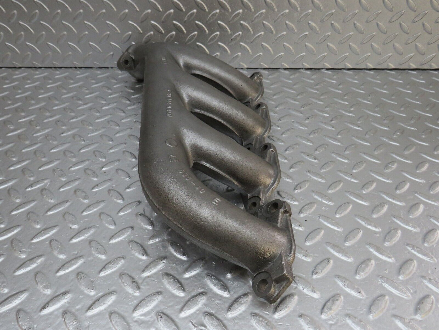 33052 Mercedes-Benz W124 200D OM601 Exhaust Manifold 6011420301