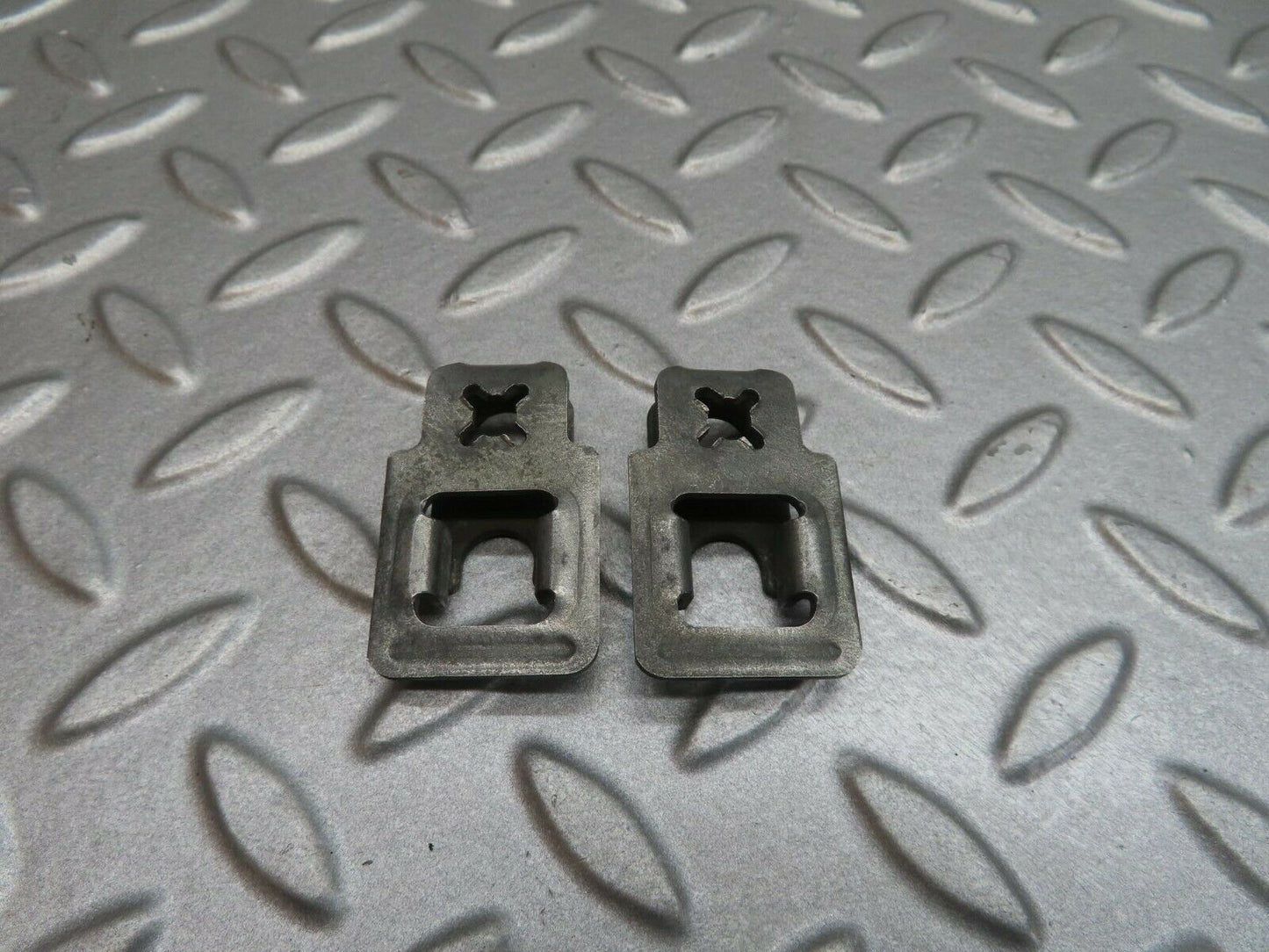 12174 Mercedes-Benz R129 300SL Coupe Fuel Injector Bracket