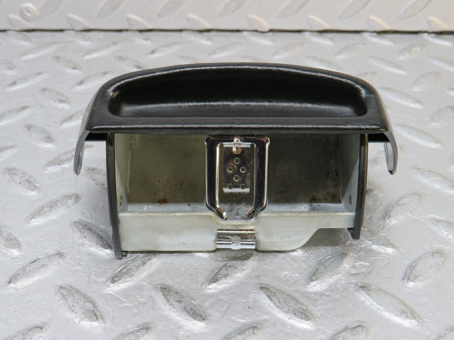 37913 Mercedes-Benz A124 320E Cabriolet Centre Console Rear Ashtray