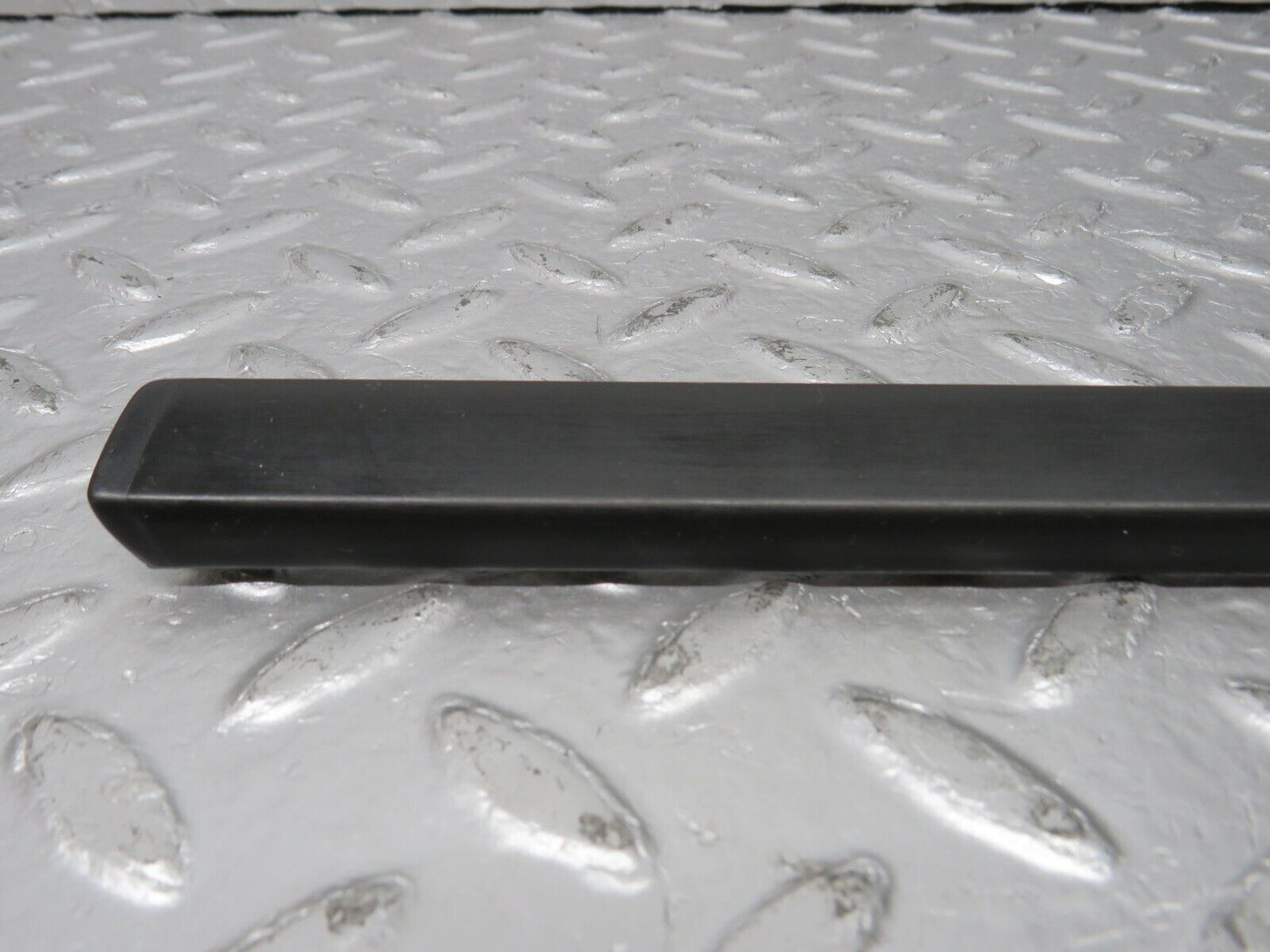 33780 Mercedes-Benz W201 190E 2.0L Front Right Fender Wing Centre Moulding Trim