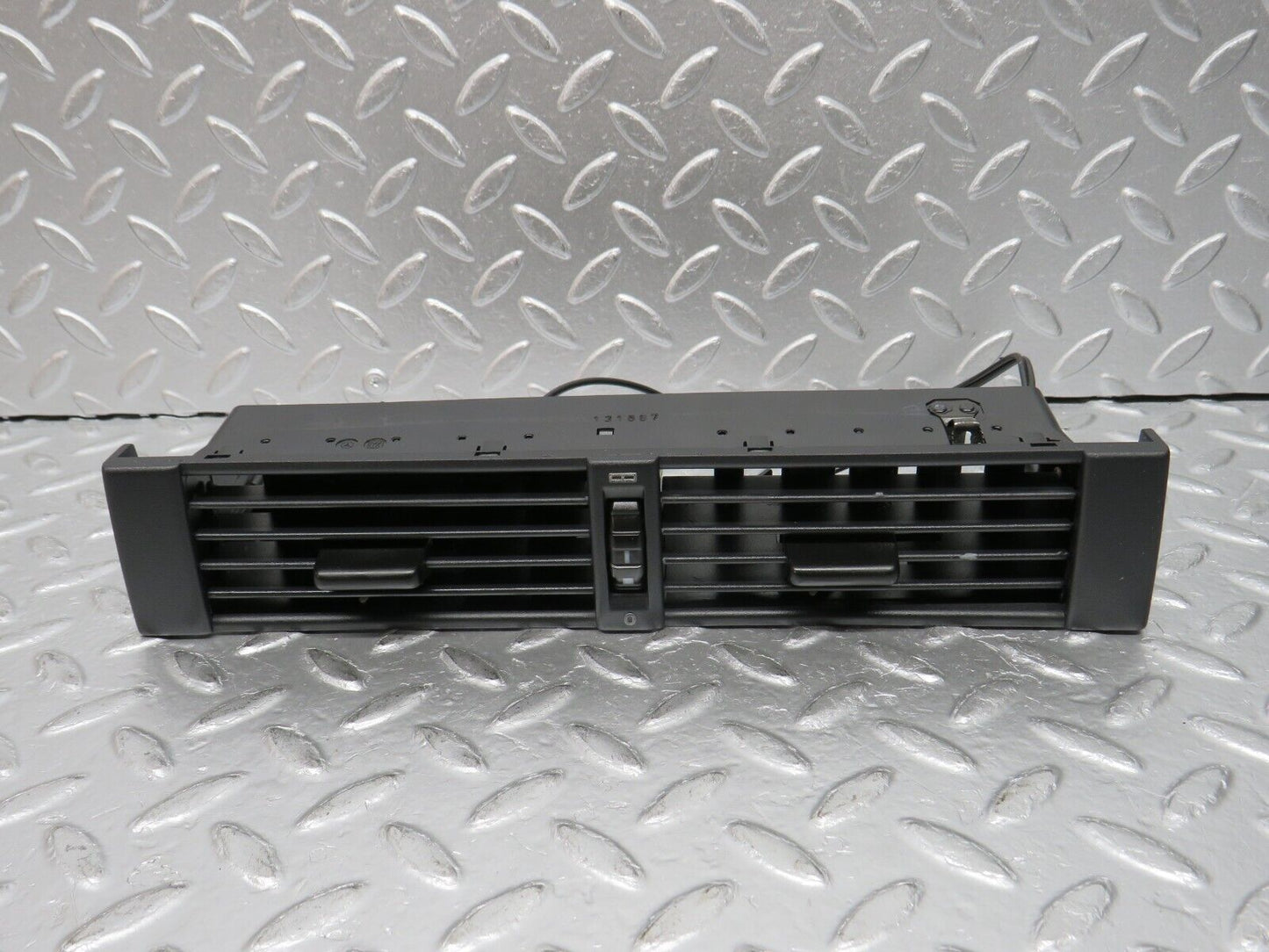32559 Mercedes-Benz S124 300TE Wagon Dashboard Centre Air Vent