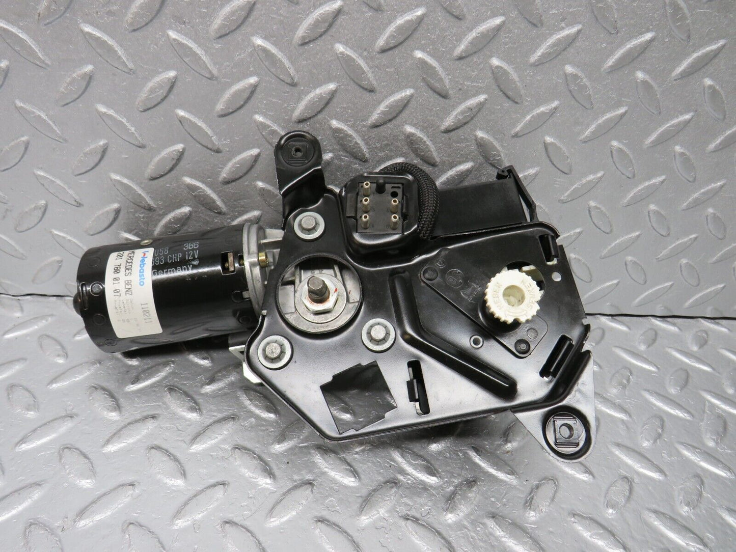 38763 Mercedes-Benz W201 190E 2.6L Sunroof Motor Webasto With Relay 2017800107 1248210047