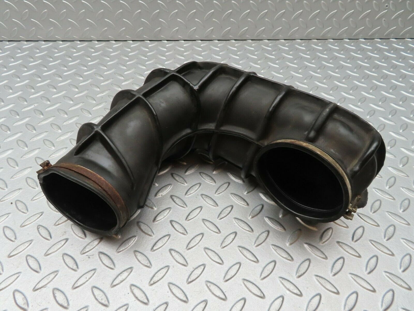 4092 Mercedes-Benz S123 200T Wagon Air Intake Pipe 1020940011