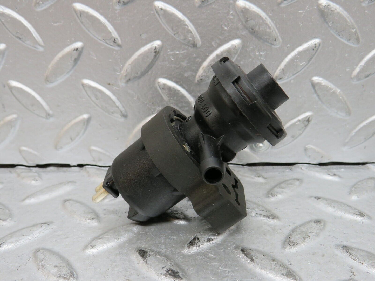 29114 Mercedes-Benz C124 320CE Coupe Fuel Regeneration Vacuum Valve 0011408060