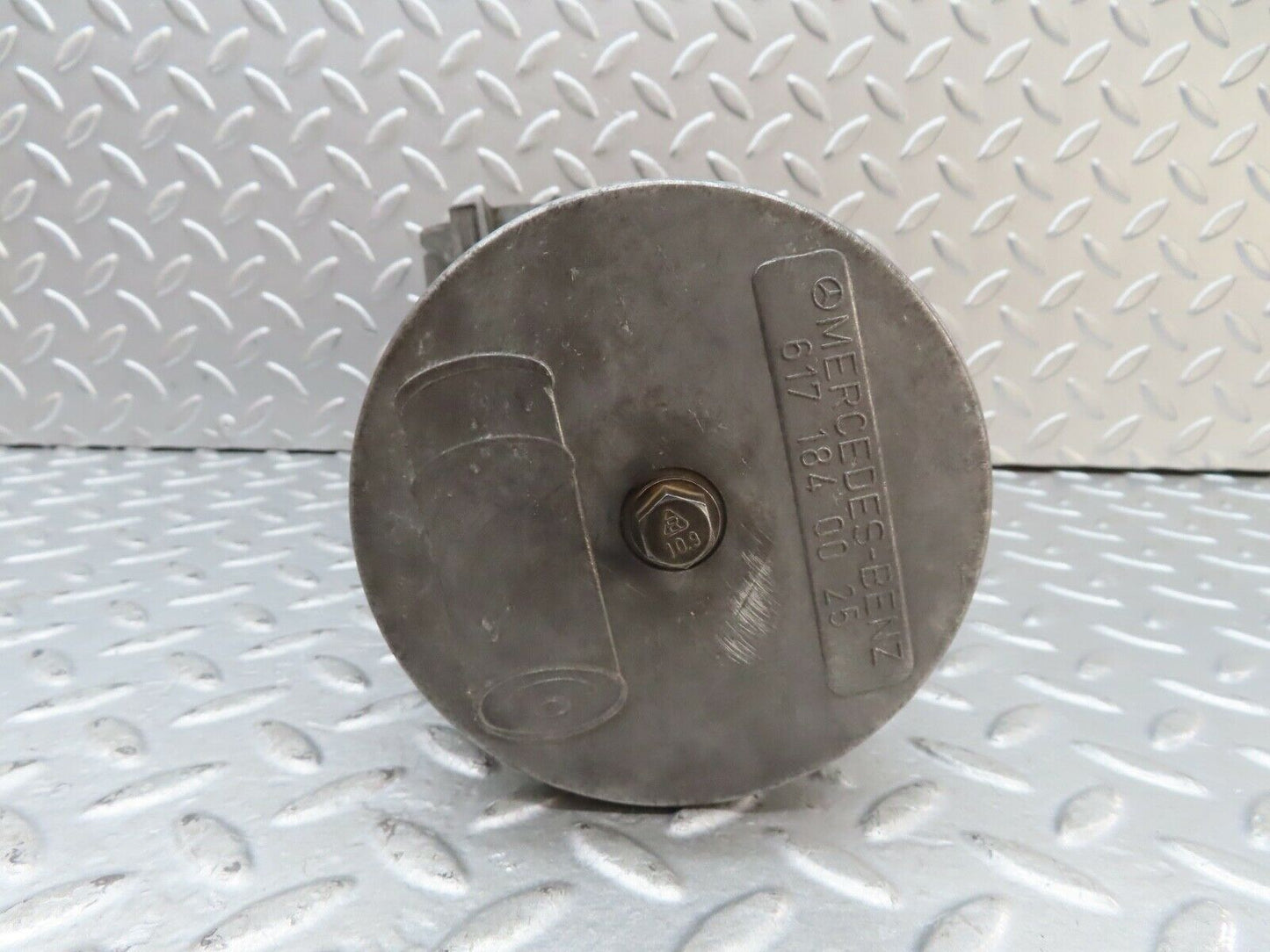19134 Mercedes-Benz W123 300D Oil Filter Housing 6151800011