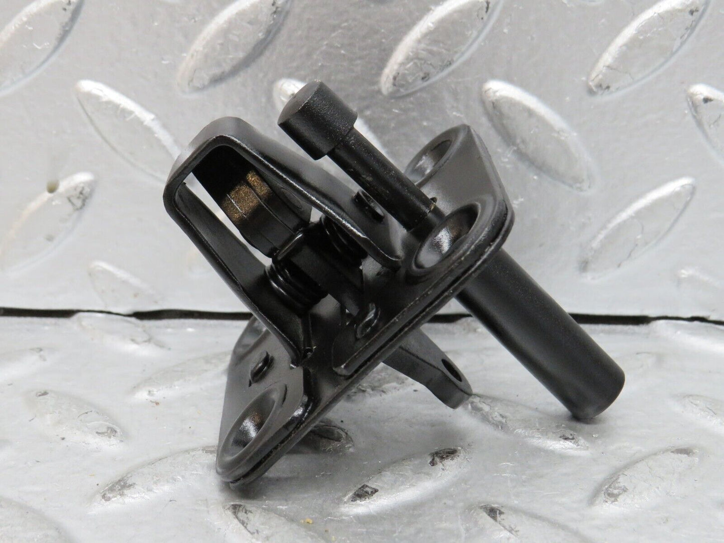 28375 Mercedes-Benz S123 240D Wagon Bonnet Lock Latch