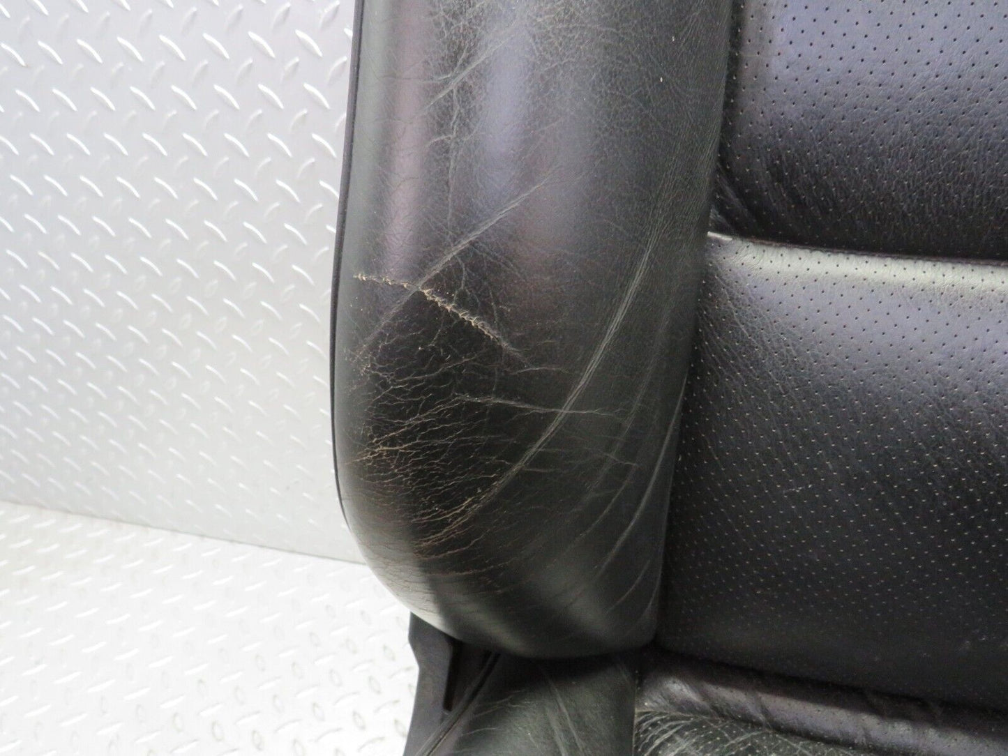 37883 Mercedes-Benz A124 320E Cabriolet Front Right Electric & Heated Seat Leather Black