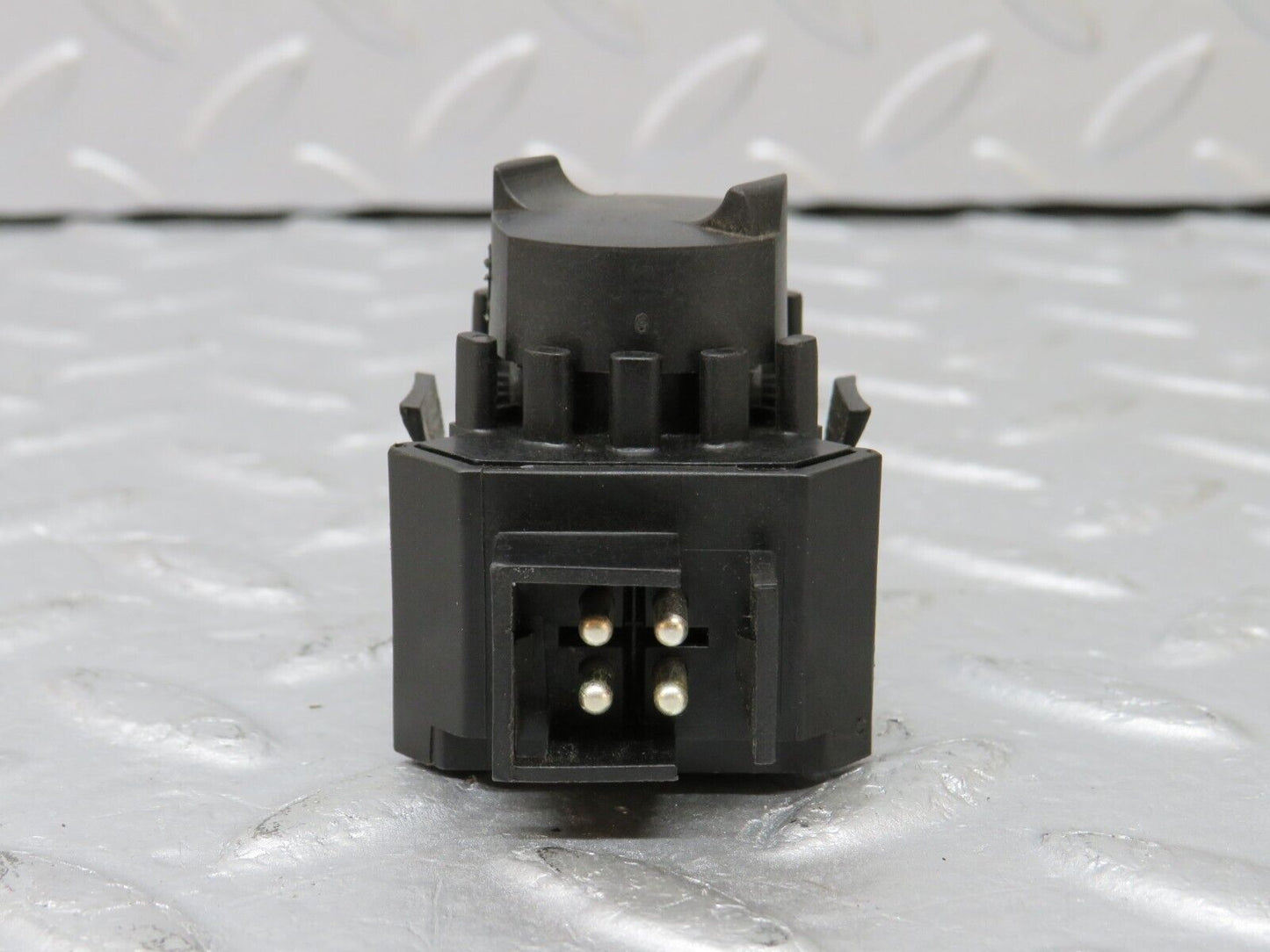 36695 Mercedes-Benz W201 190E 2.0L Kick Down Switch 0025452214