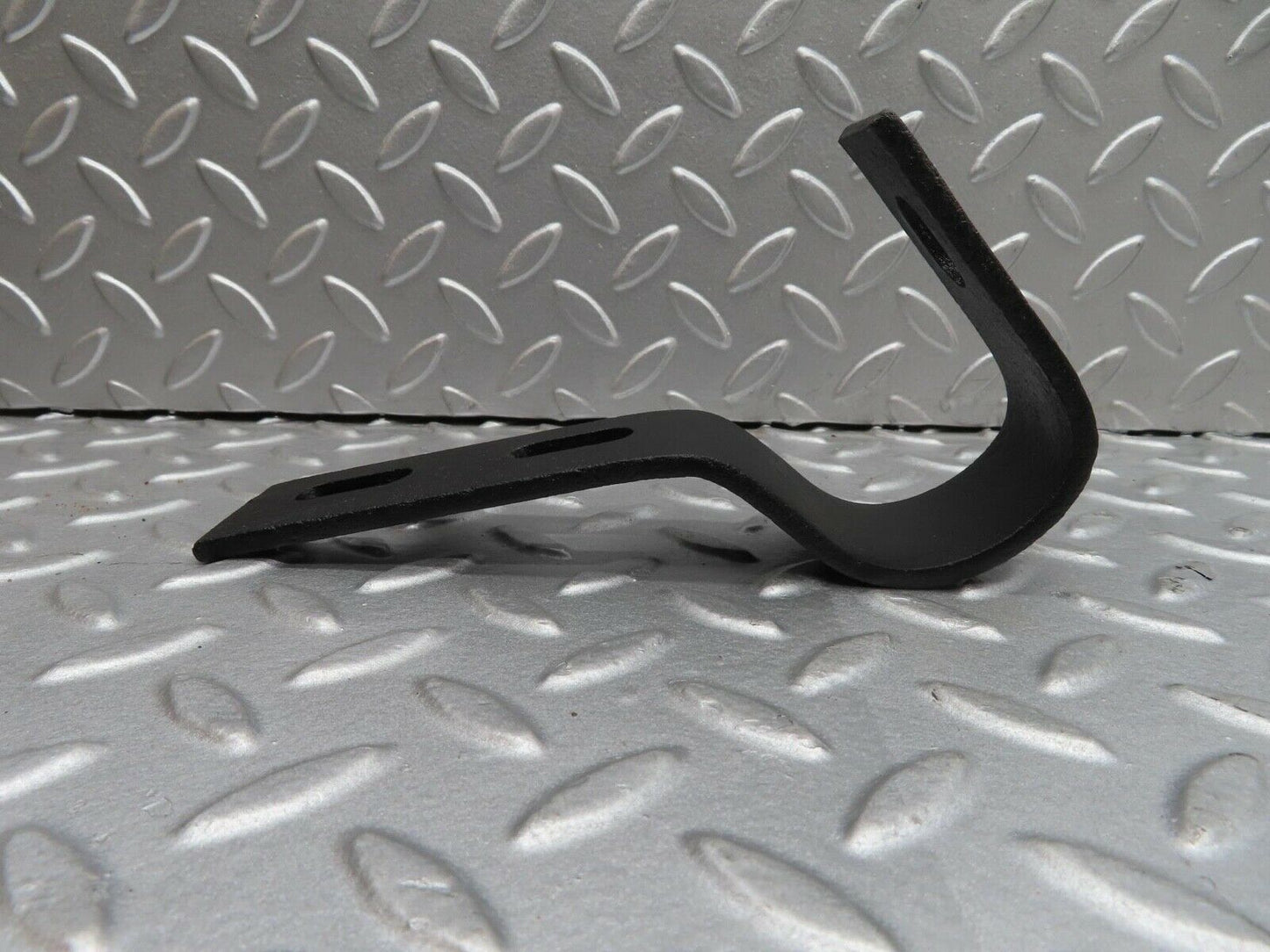 12280 Mercedes-Benz W108 280SE 3.5 Front Bumper Bracket