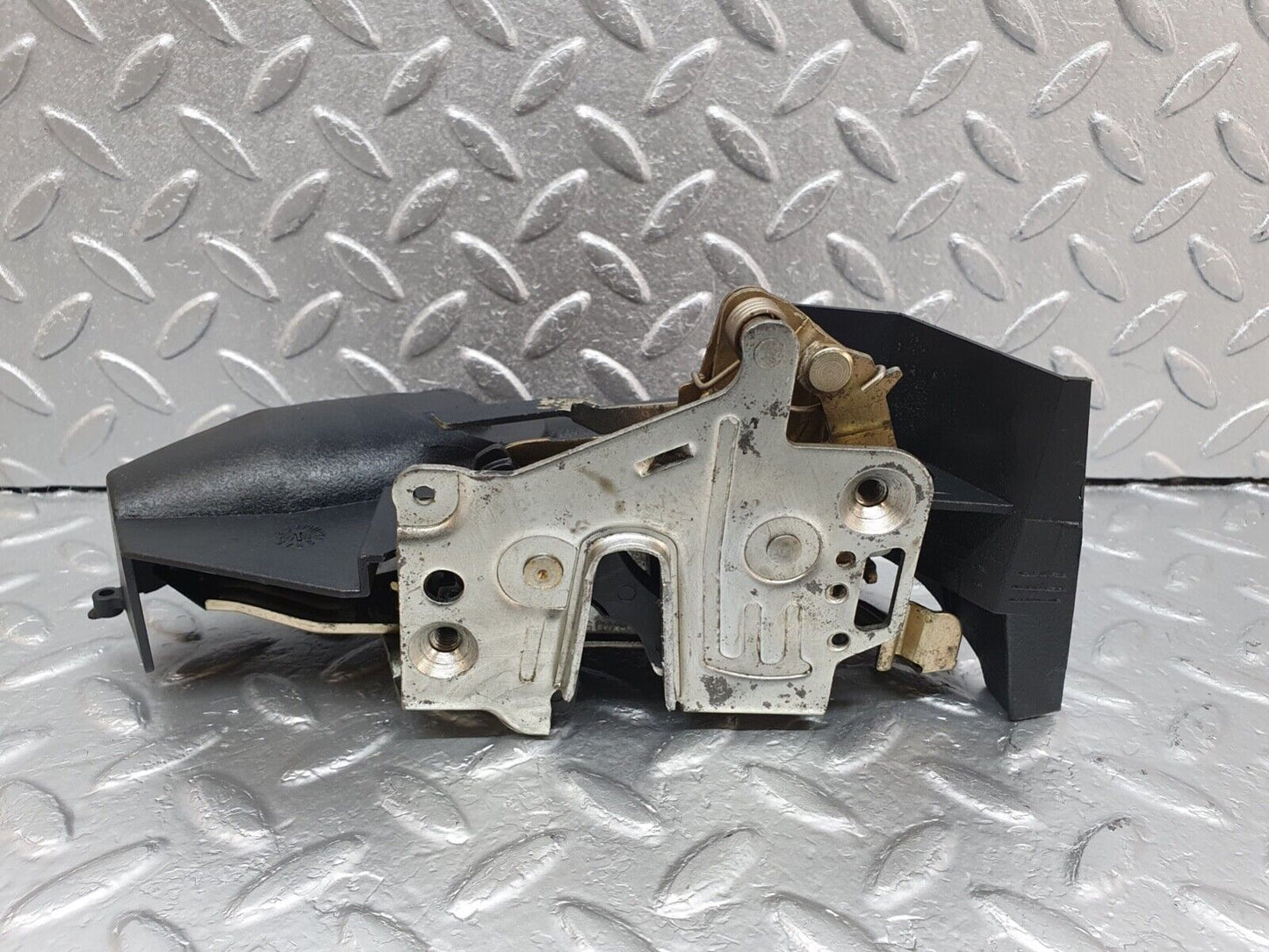 42011 Mercedes-Benz W202 C200 Rear Left Door Lock Mechanism 2027330308