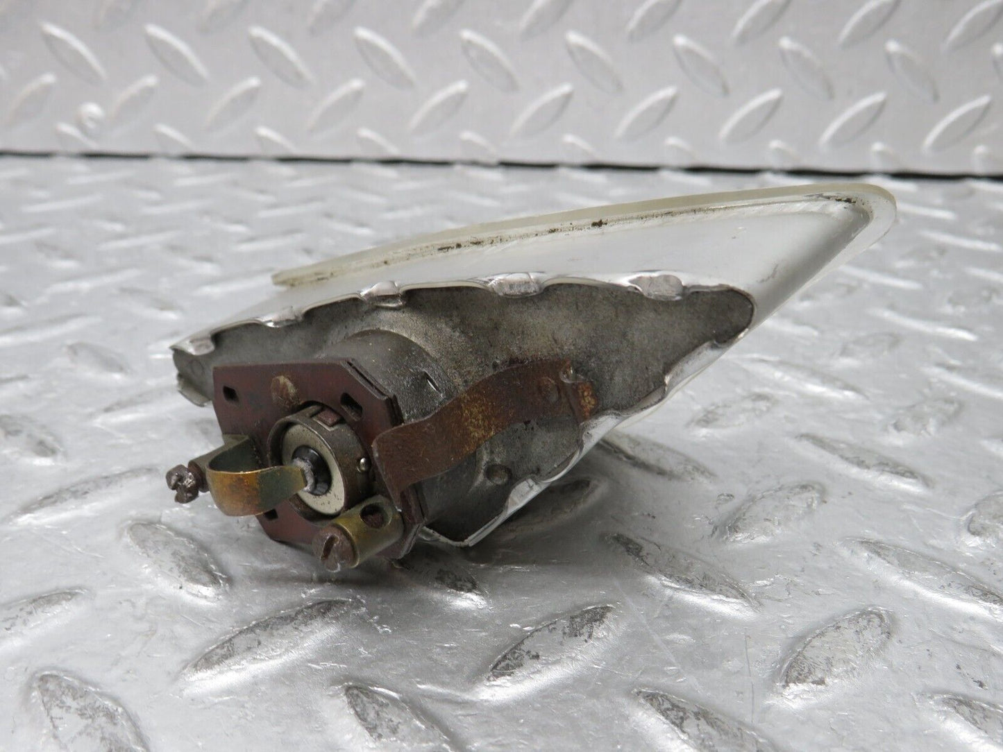 37377 Mercedes-Benz W109 300SEL Headlight Parking Light Right Side K33392