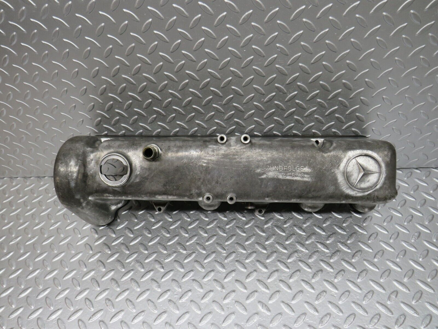32936 Mercedes-Benz W123 300D Cylinder Head Valve Cover 6170160305