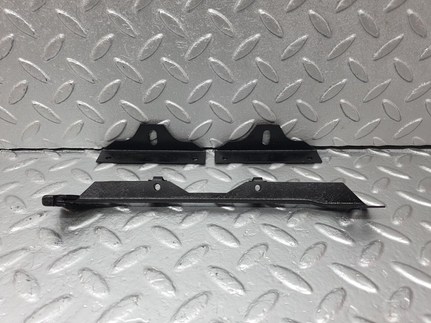 42607 Mercedes-Benz R129 320SL Coupe Air Condition Radiator Fan Bracket 1298350193