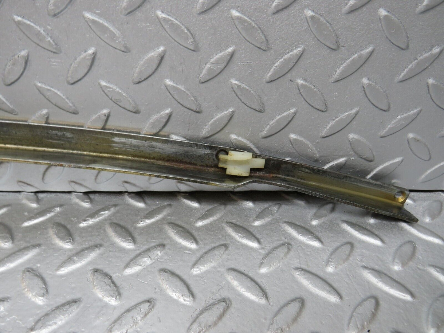 37015 Mercedes-Benz C126 420SEC Coupe Left Door Window Channel