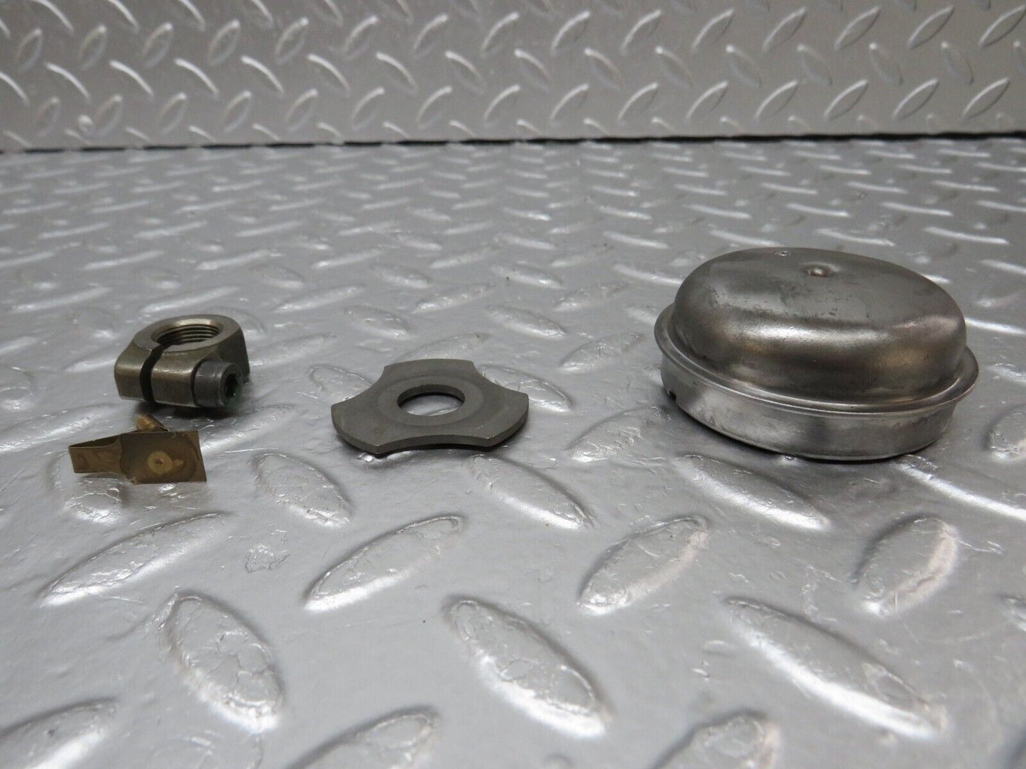 34014 Mercedes-Benz W124 260E Wheel Hub Locking Cap