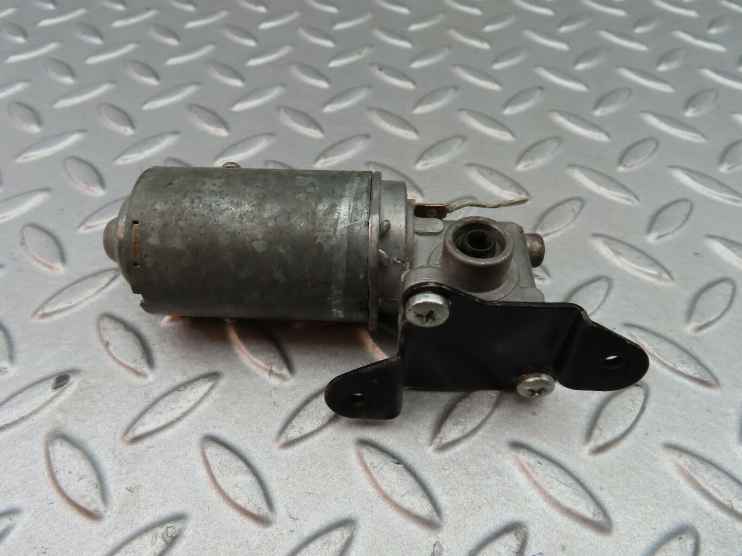 6229 Mercedes-Benz W126 380SE Headrest Adjustment Motor Left Side 0028203342