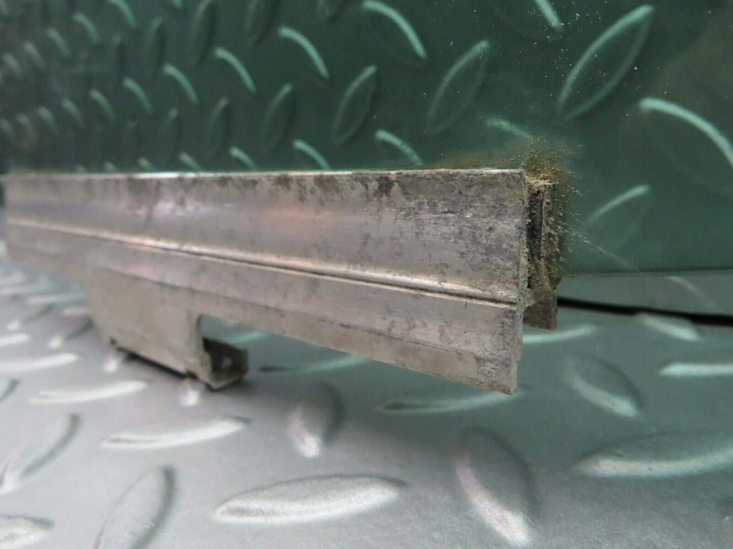 6748 Mercedes-Benz S124 E220 Wagon Rear Right Door Window Glass