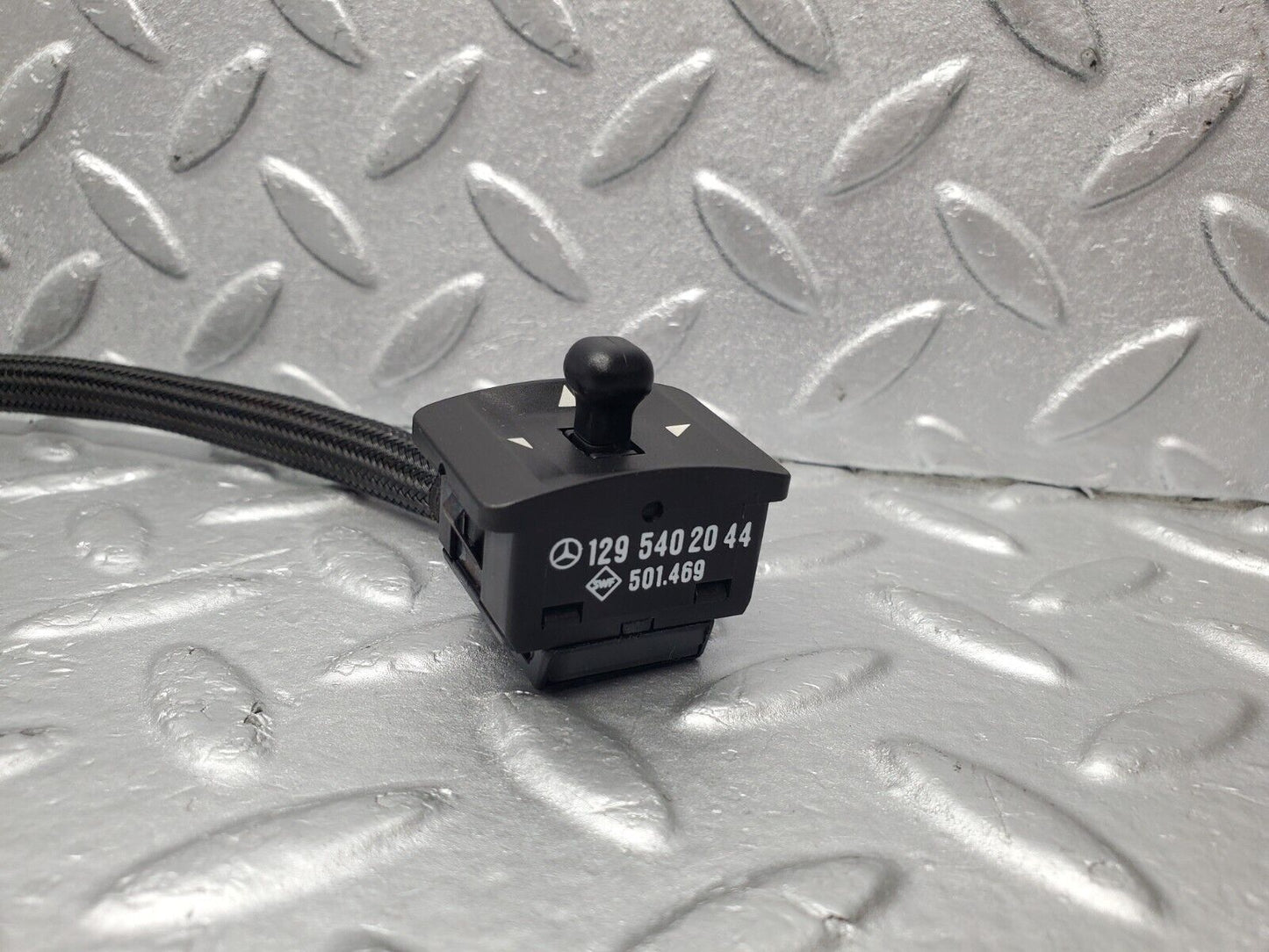 46805 Mercedes-Benz R129 320SL Coupe Steering Column Adjust Switch 1295402044
