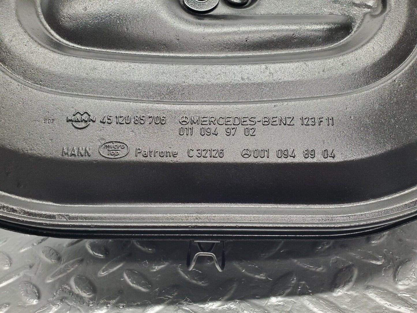 46364 Mercedes-Benz C123 280CE Coupe Air Filter Box Housing 0110949702 0010948904