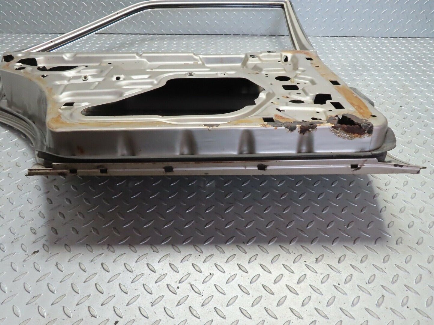 21534 Mercedes-Benz W126 300SE Rear Left Door