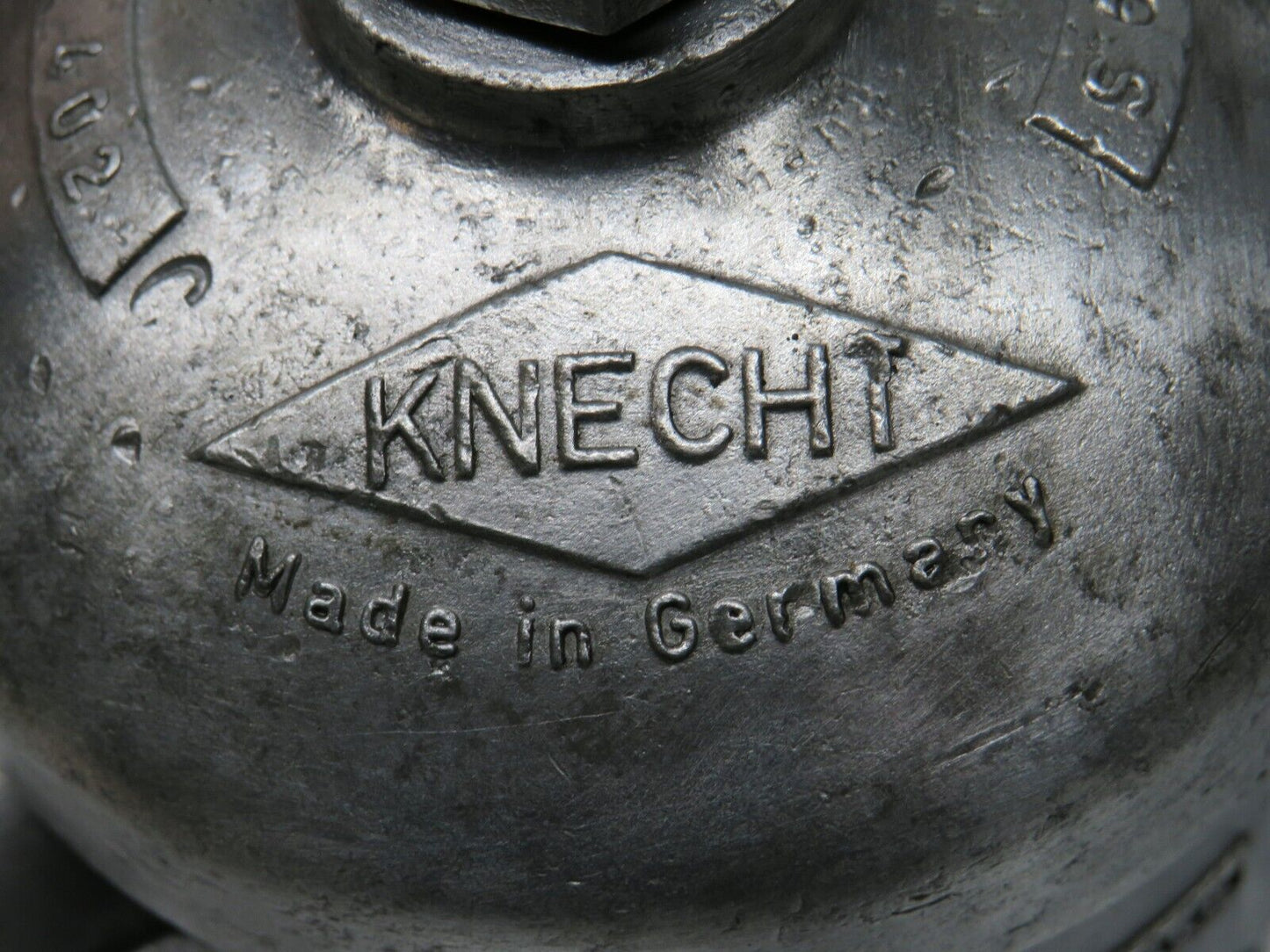 0280 Mercedes-Benz W123 220D  Fuel Filter Housing Knecht FB402