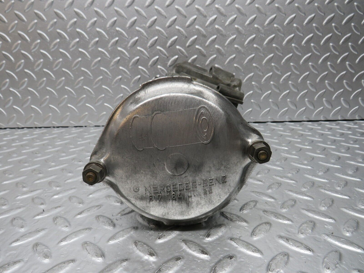 31099 Mercedes-Benz W123 240D Oil Filter Housing 6151840102 6171840125