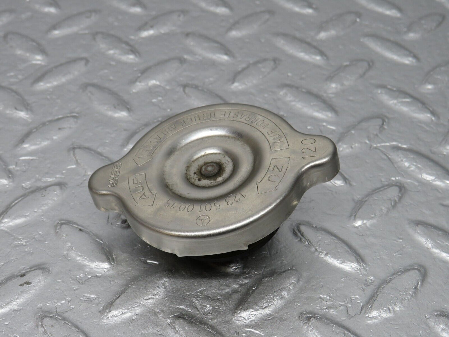 40681 Mercedes-Benz W123 300D Radiator Cap Behr 1235010015