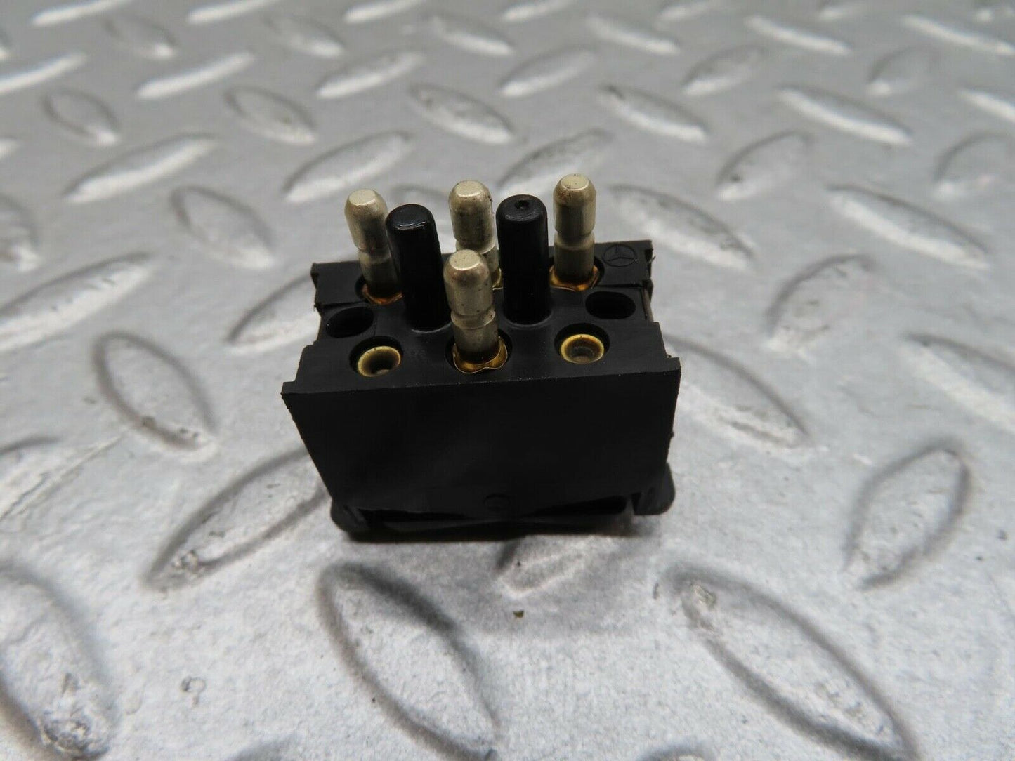 14333 Mercedes-Benz W116 350SE Sunroof Switch 0008206210