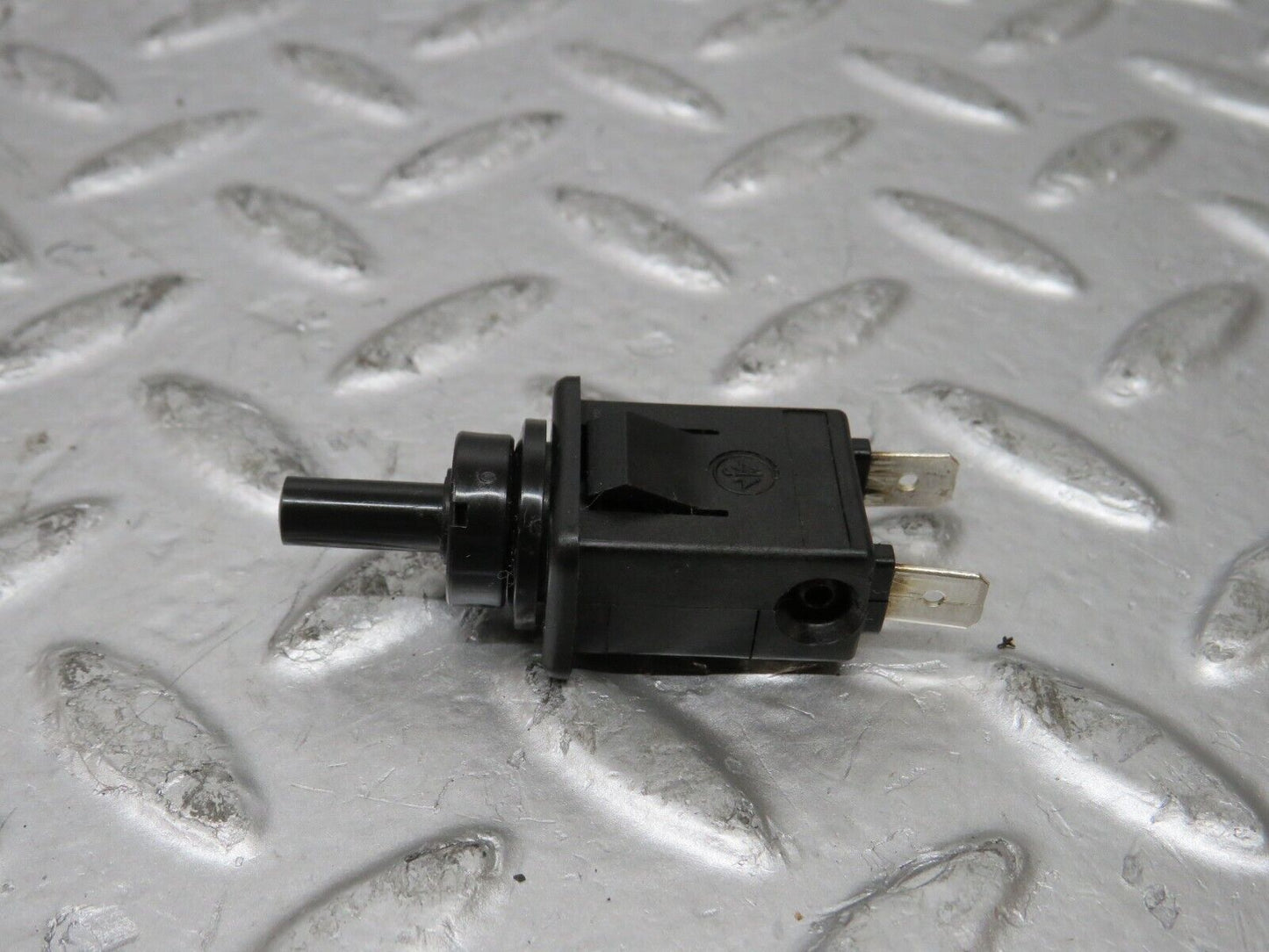 26207 Mercedes-Benz W116 450SE Door Contact Switch 0008212852
