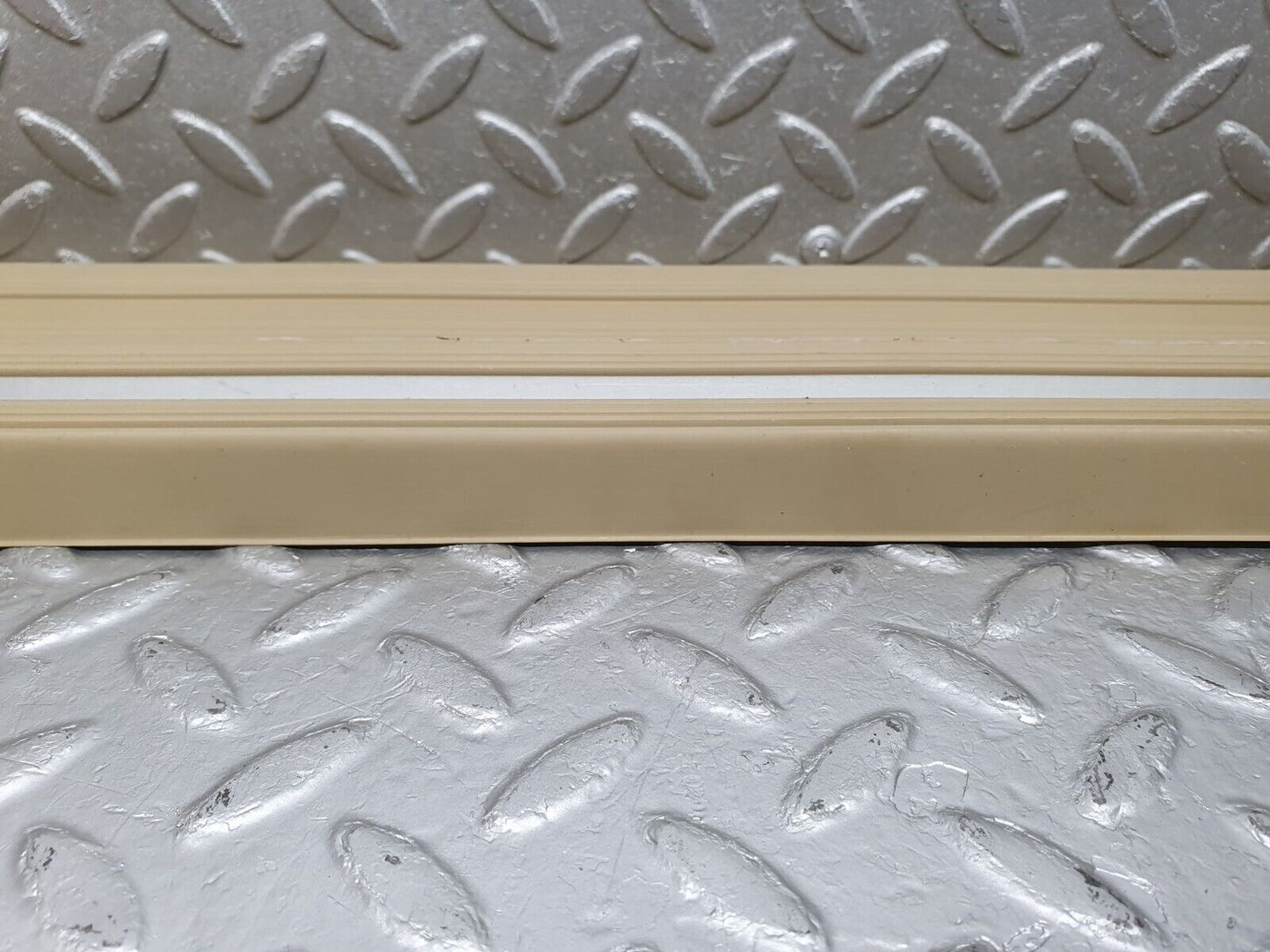 40942 Mercedes-Benz W126 300SE Front Left Door Sill Trim Beige