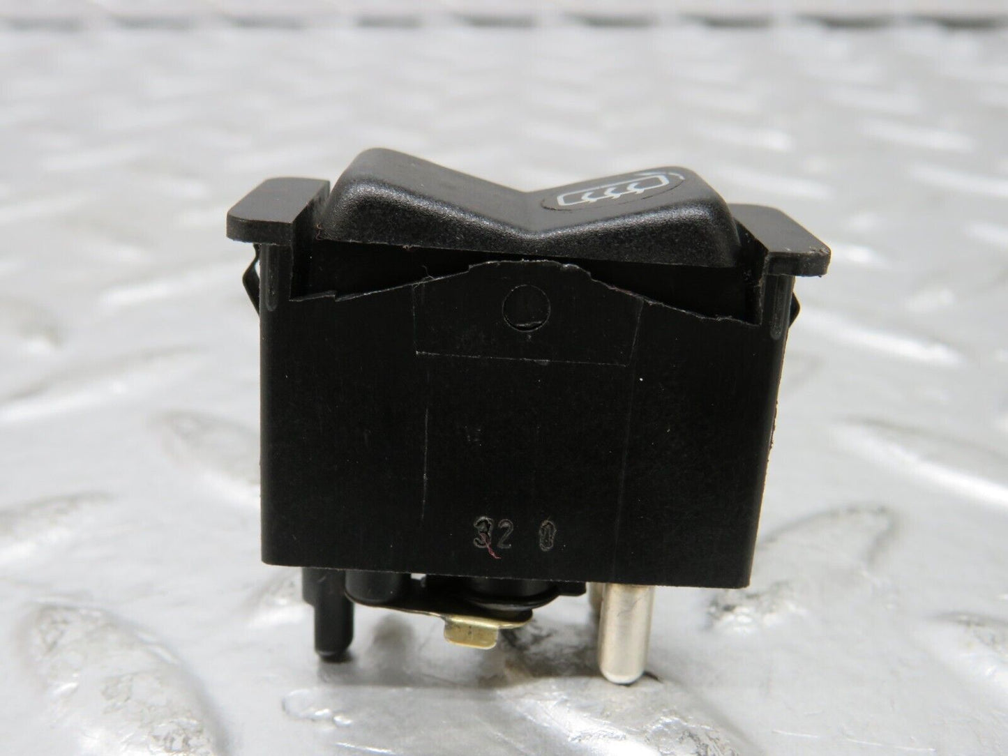 25347 Mercedes-Benz W201 190D Rear Heated Window Switch 0008206010