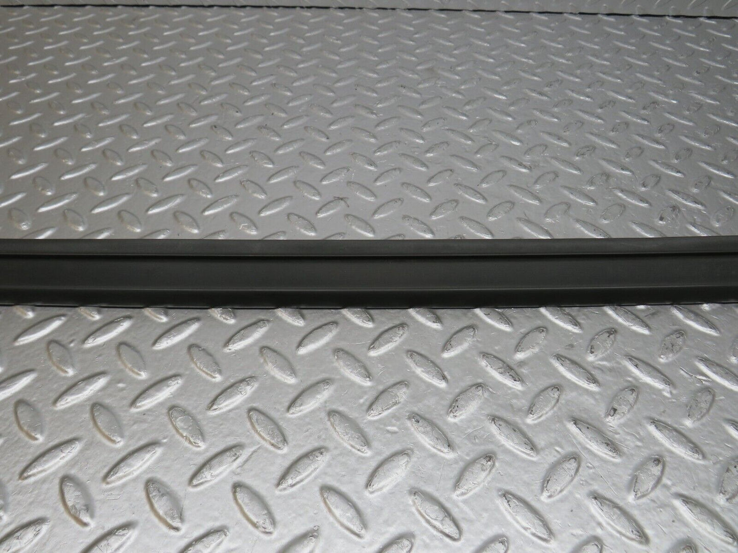 34223 Mercedes-Benz W124 260E Rear Windscreen Lower Rubber Seal