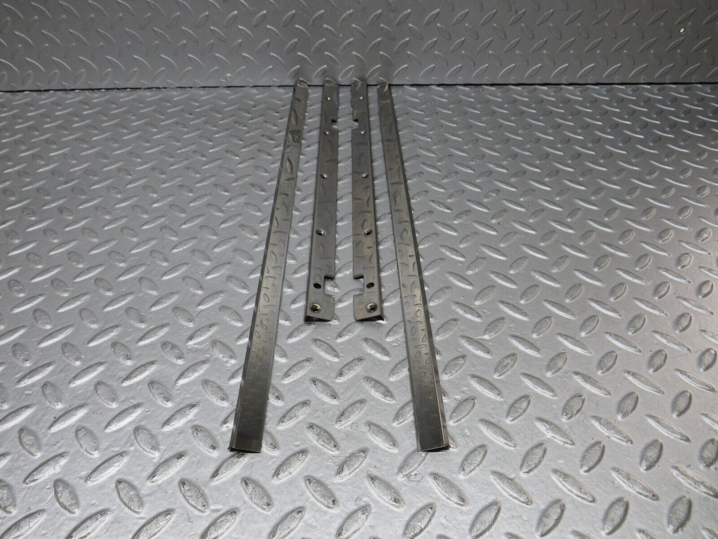 36215 Mercedes-Benz W126 420SE Sunroof Chrome Trim Set