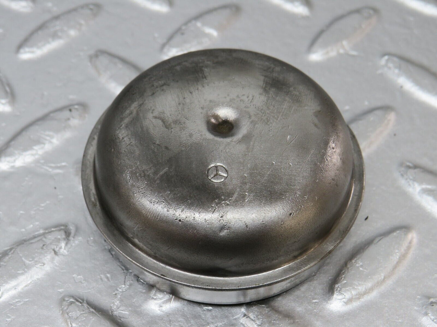 34015 Mercedes-Benz W124 260E Wheel Hub Locking Cap