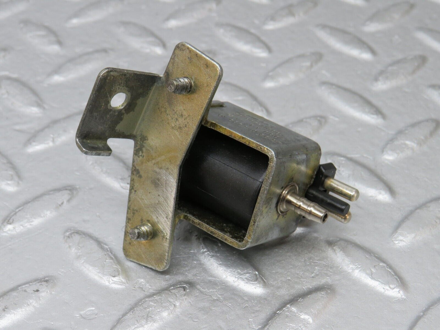 36583 Mercedes-Benz W201 190E 2.0L Vacuum Control Valve 0015408697