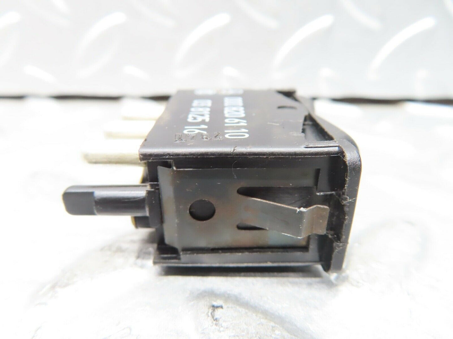 21157 Mercedes-Benz W123 230E Rear Windscreen Defroster Switch 0008206110
