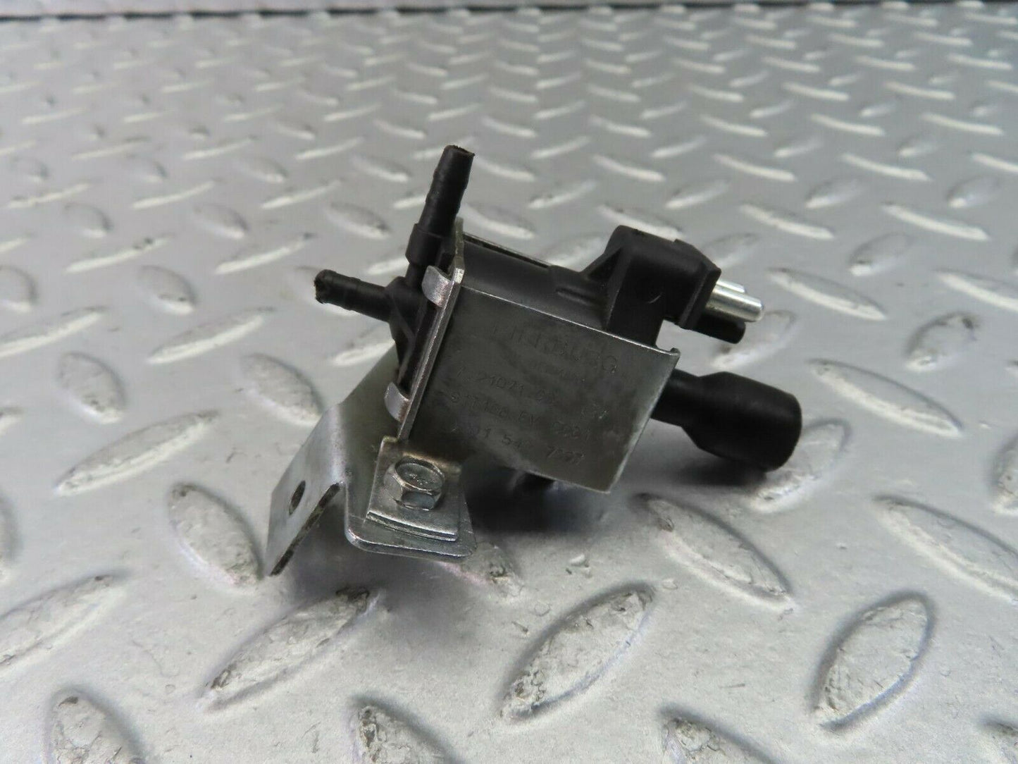 10393 Mercedes-Benz W201 190E Vacuum Control Valve Pierburg 0015407097