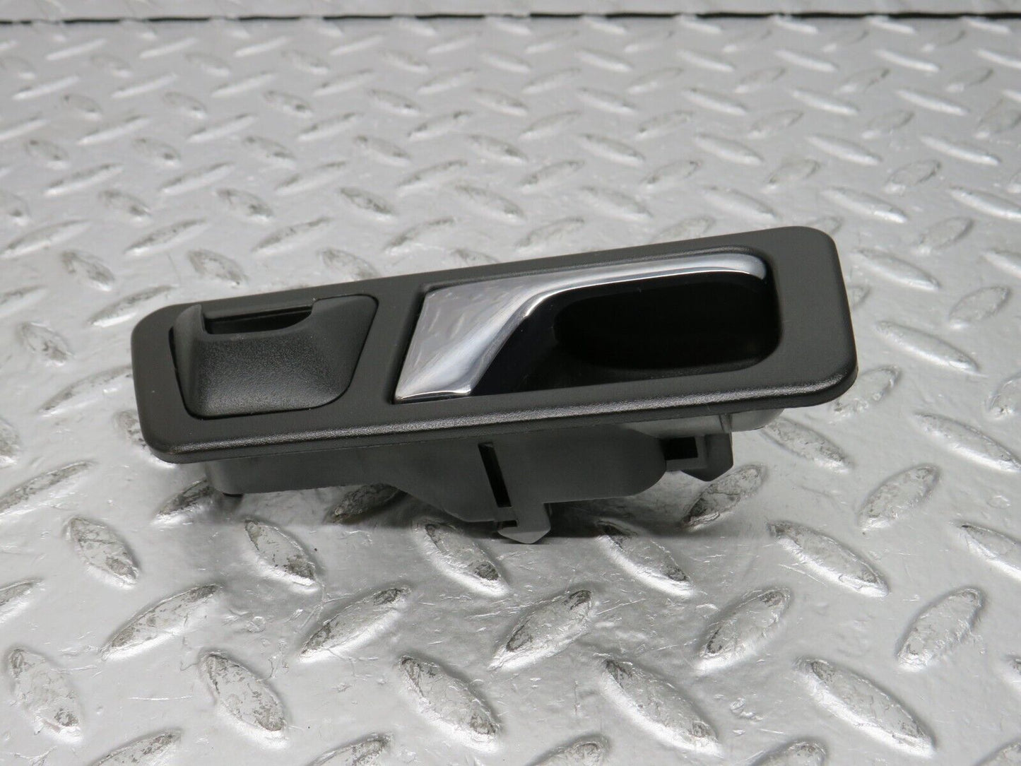 31633 Mercedes-Benz W201 190LE 1.8L Right Interior Door Handle 2017660264