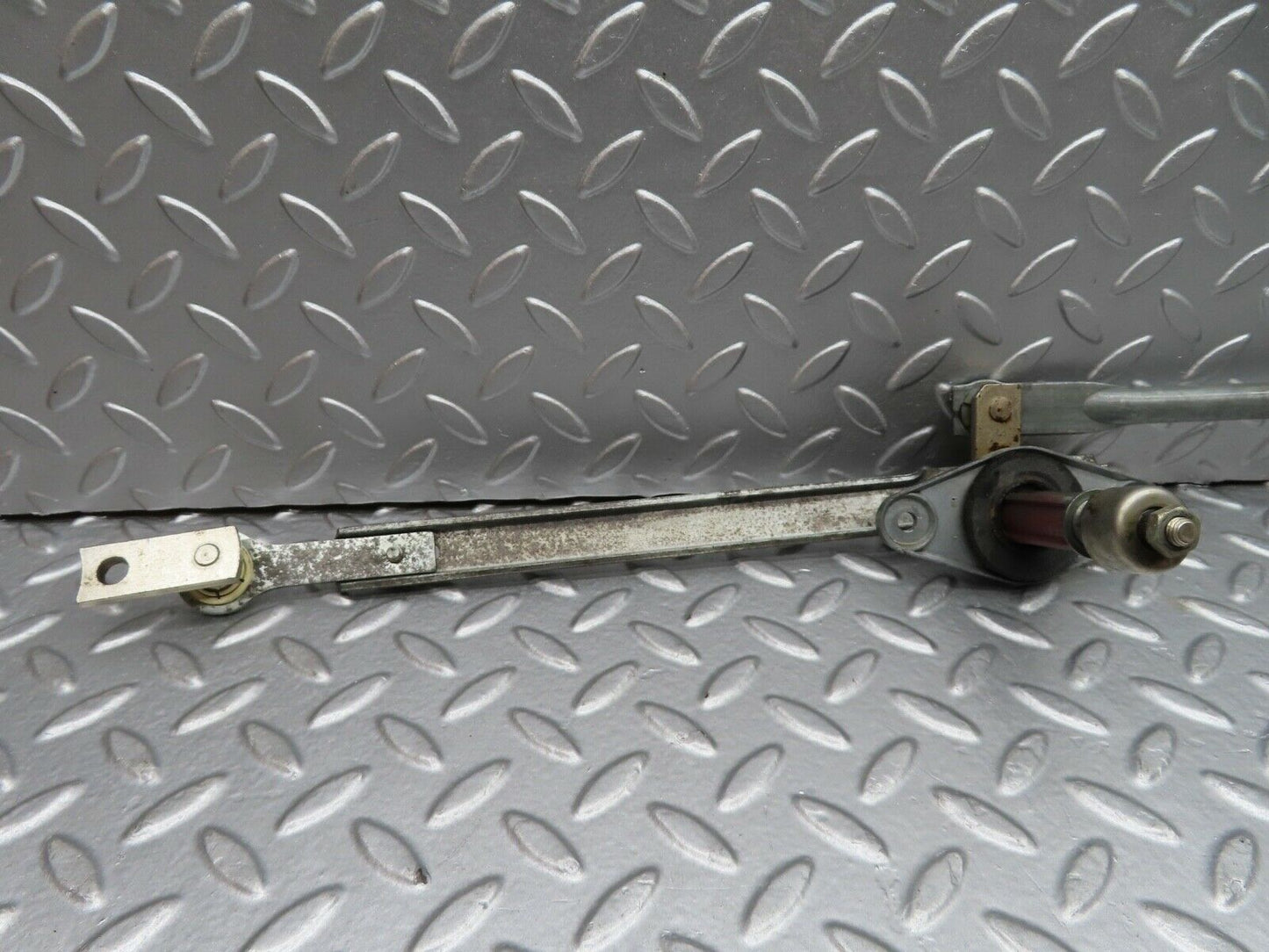 20331 Mercedes-Benz W114 280CE Coupe Windscreen Wiper Linkage