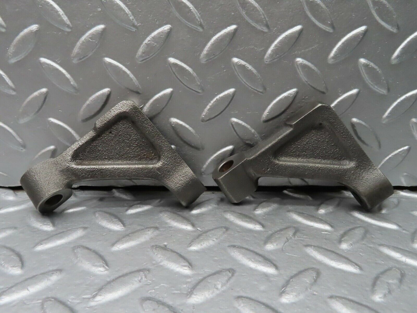20627 Mercedes-Benz R107 450SL Engine Mount Bracket Pair 1160110995
