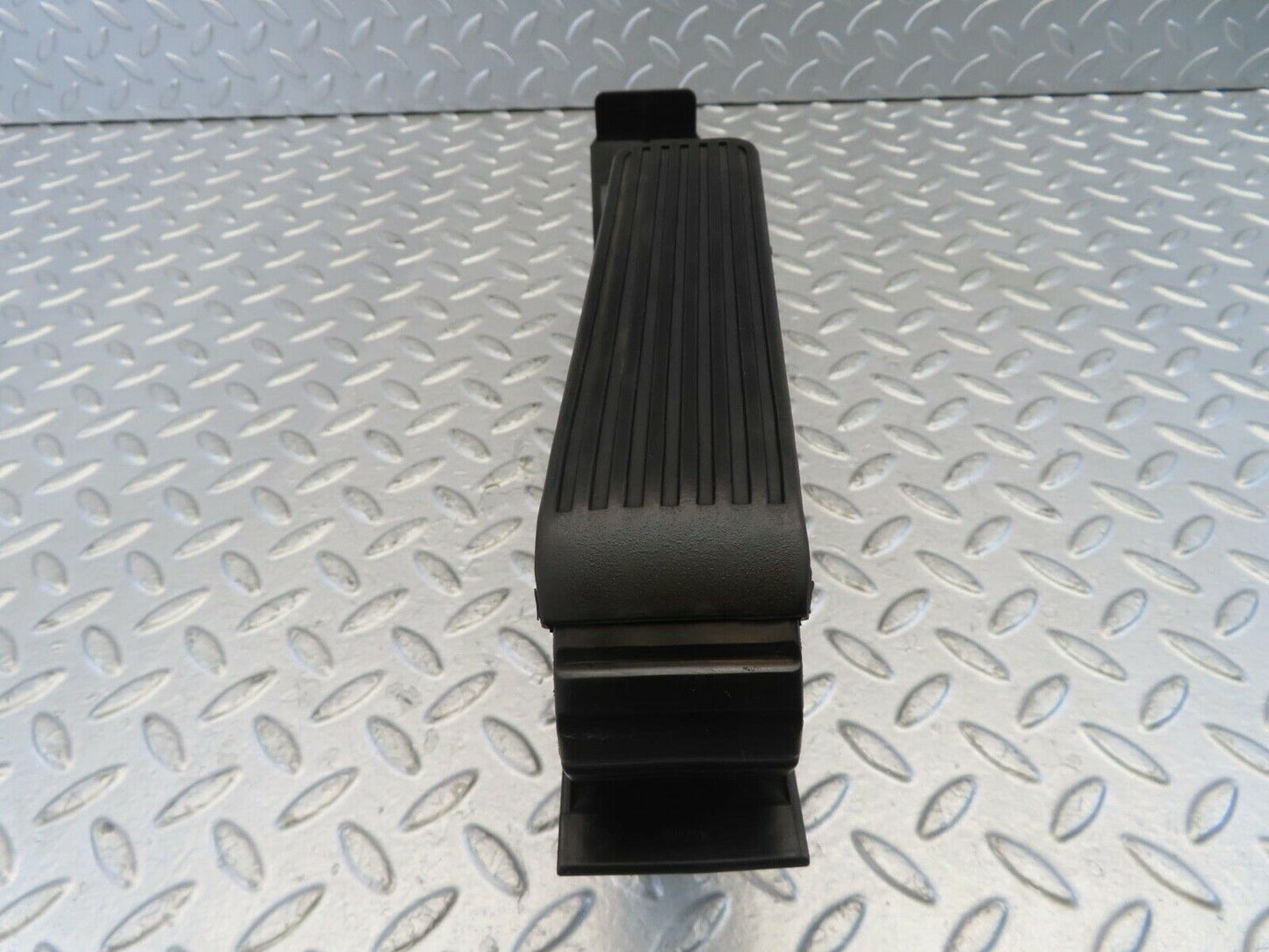 11100 Mercedes-Benz W221 S320 Throttle Accelerator Pedal 2203000104