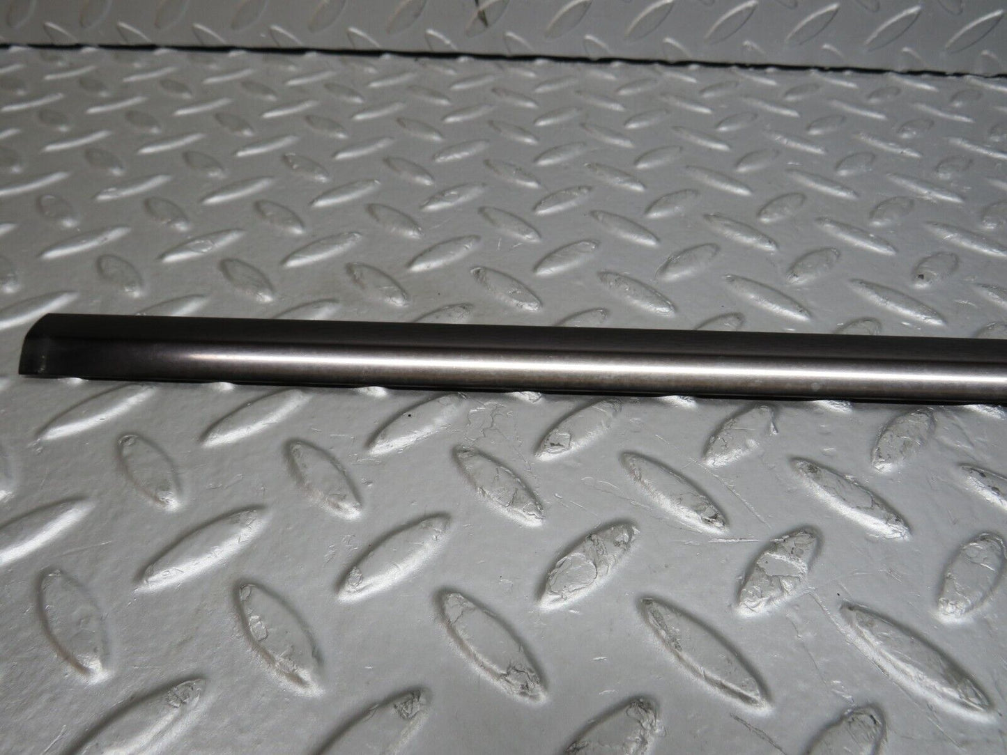 39653 Mercedes-Benz R129 320SL Coupe Right Door Window Moulding Trim