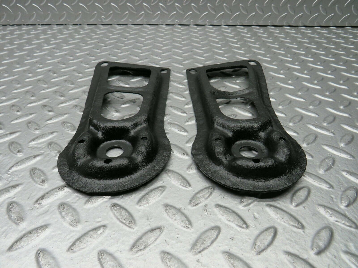 23059 Mercedes-Benz C123 230CE Coupe Rear Suspension Axle Mounting Bracket
