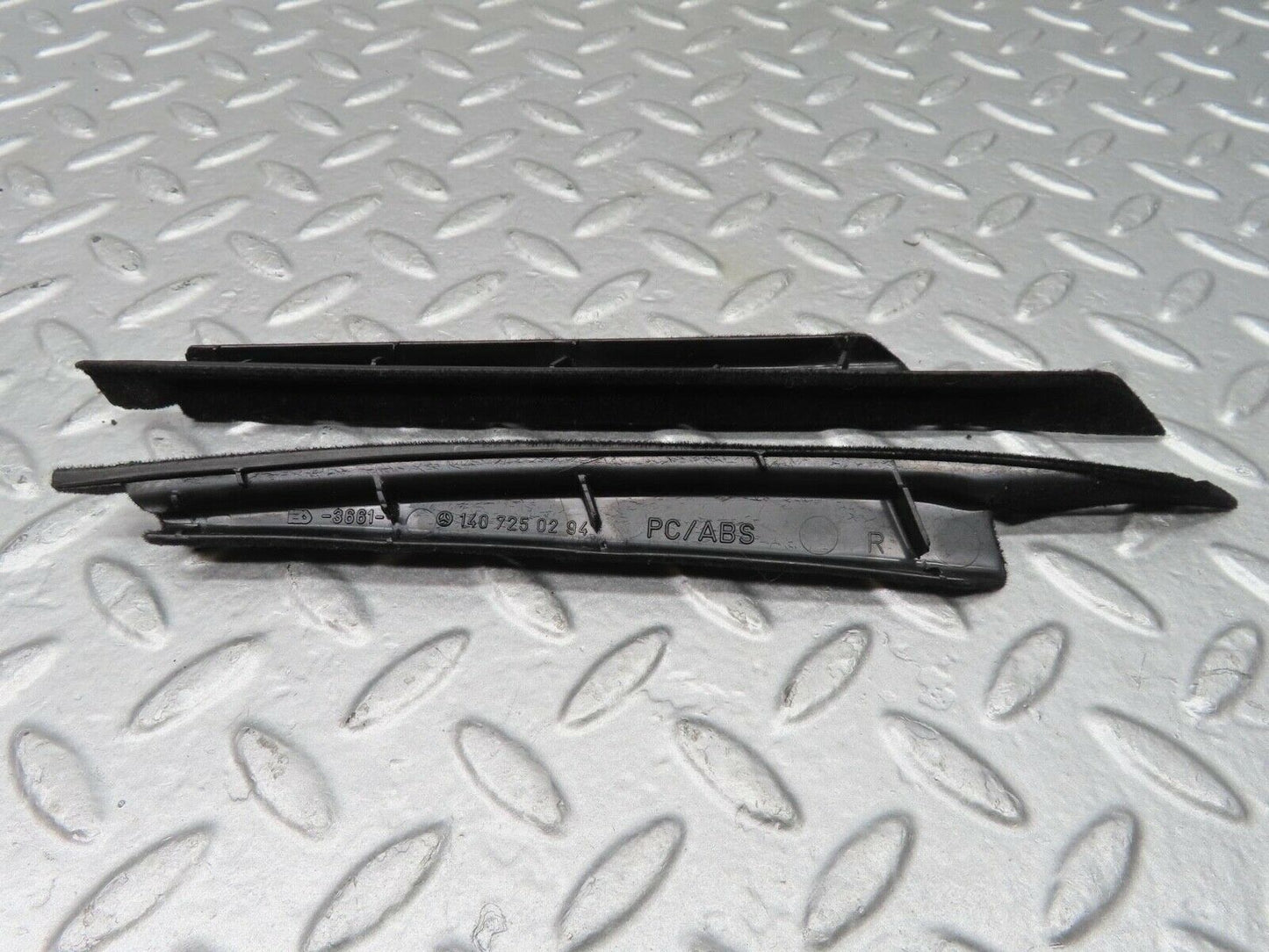 14888 Mercedes-Benz W140 S320 Front Door Window Trim Pair 1407250194