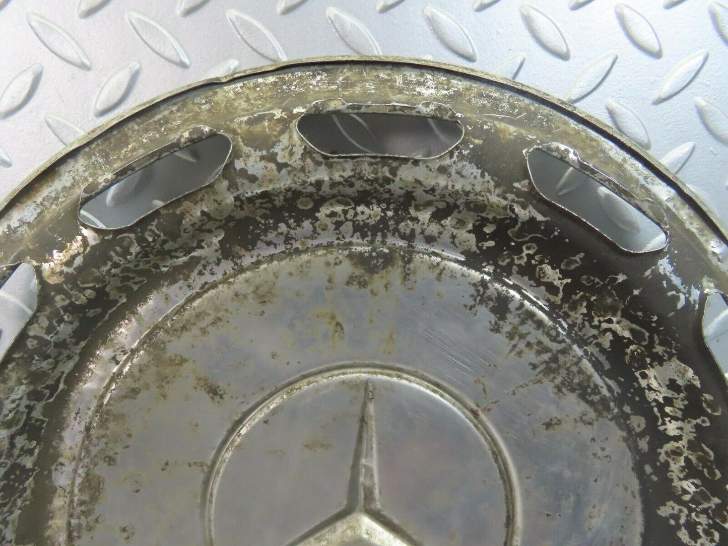 8412 Mercedes-Benz Vintage Wheel Trim Hub Cap 14